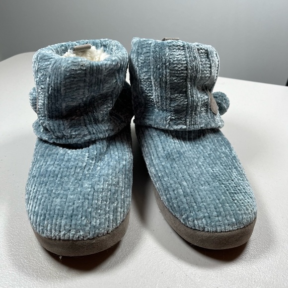 MUK LUKS Shoes - Muk Luks Blue Textured Women's Slippers, size 7-8.